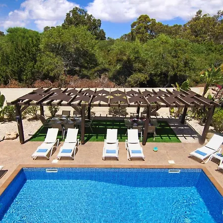 Nissi Adamite Holiday home *