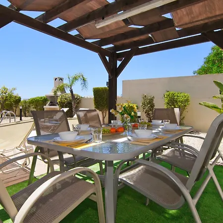 Nissi Adamite Holiday home