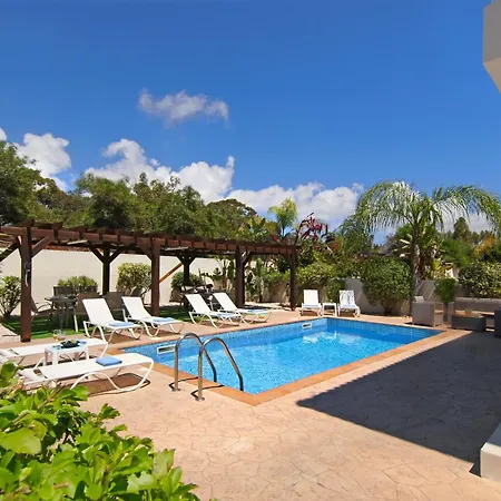 Villa Nissi Adamite *