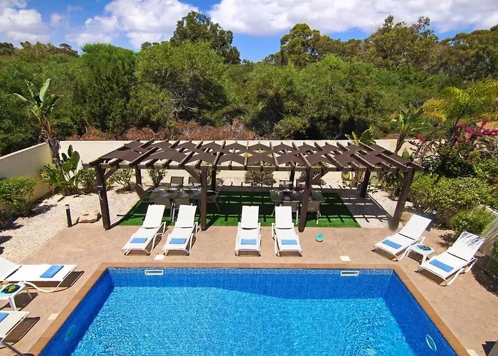 Nissi Adamite Villa *