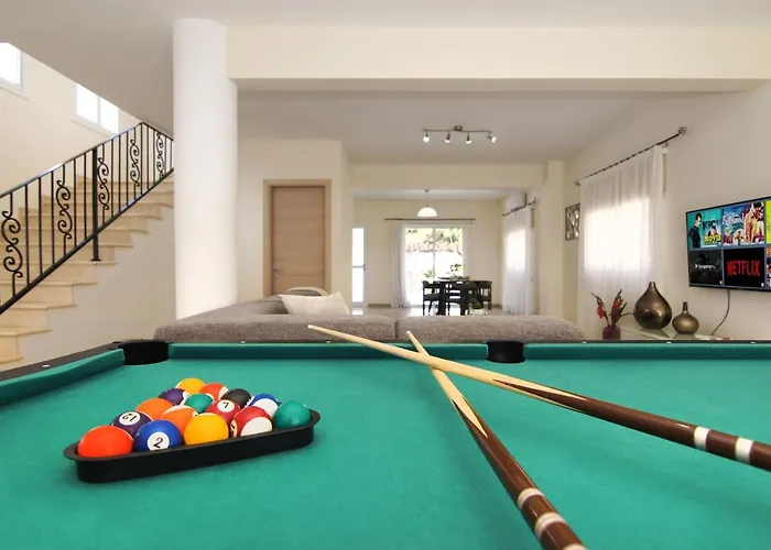 Vila Nissi Adamite *