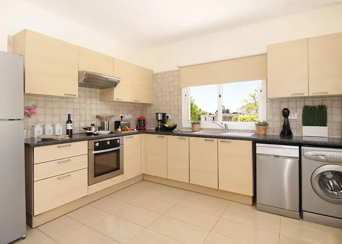 Vila Nissi Adamite *